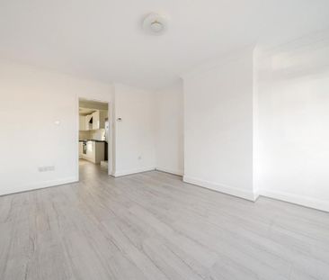 3 bedroom end of terrace house to rent - Photo 3