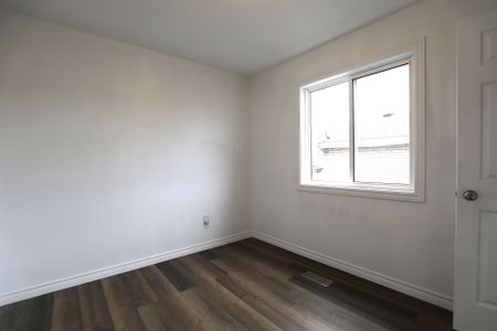 For Lease - 56 Skylark Drive Unit# Upper level unit 1, Hamilton, Ontario - Photo 5