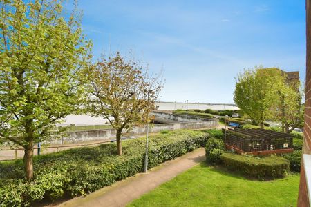 Flat to rent - Neptune Walk, Erith, DA8 - Photo 4