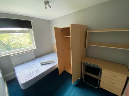 1 bedroom in a house share to rent - Photo 3
