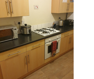 1 bedroom in a house share to rent - Photo 4