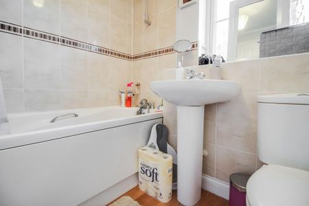 2 bedroom end of terrace house to rent - Photo 5