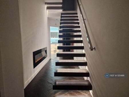 1 bedroom in a house share to rent - Photo 5