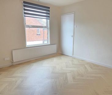3 bedroom flat to rent - Photo 6