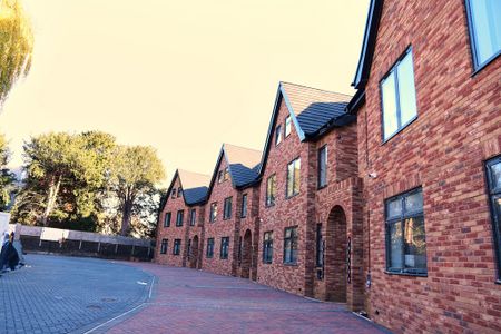 4 bedroom semi-detached house to rent - Photo 4