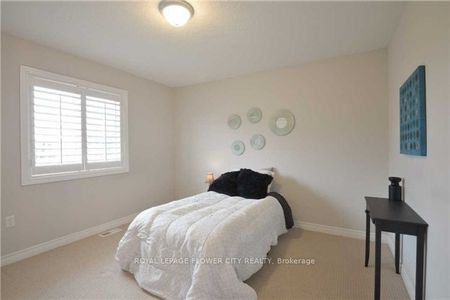 For Lease - 176 Medici Lane, Hamilton, Ontario - Photo 3
