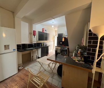 2 Bed Terraced House, Ilkeston Road, NG7 - Photo 1