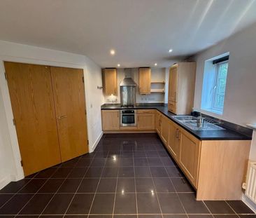 2 bedroom Flat To Let - Photo 4