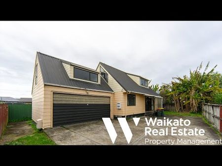 Spacious Family Home with Fresh Modern Updates - Photo 5