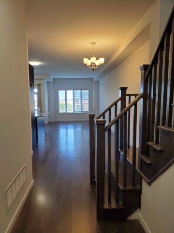 For Lease - 358 Elyse Court, Aurora, Ontario - Photo 2