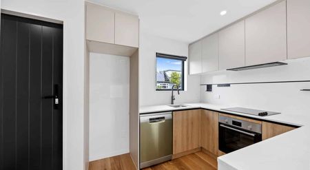 Two Bedroom Townhouse - Great Location! - Photo 4