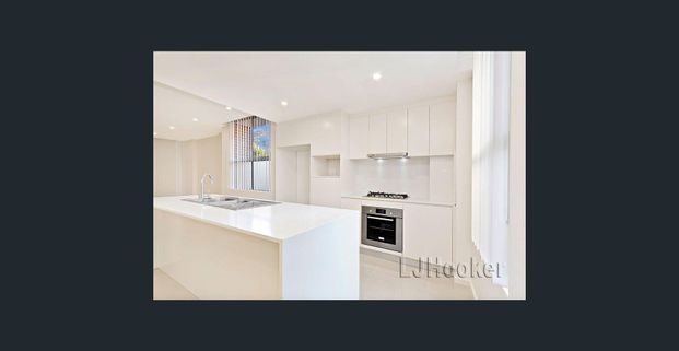 MODERN LIVING - PERFECTLY POSITIONED IN A1 HOMEBUSH VILLAGE LOCATION - Photo 1