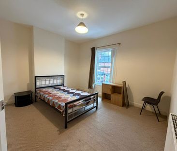 2 Bedroom Mid Terraced House For Rent - Photo 2