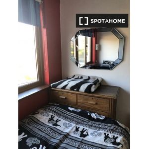 Single Bedroom for rent in 4-Bedroom House in Clontarf - Photo 2