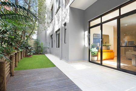 Centrally Positioned, Expansive And Modern, Executive Style, Sun-Kissed And Private Two Bedroom, Two Bathroom Courtyard Oasis, Moments To The Village - Photo 3