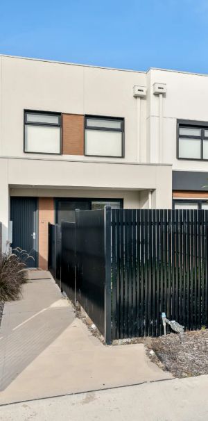Modern 2-Bedroom, 2-Bathroom Apartment - Photo 2