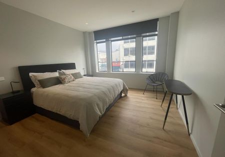 Two bedrooms, two bathrooms light filled inner city apartment - Photo 5