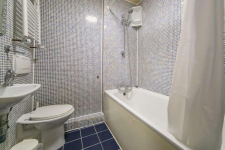 Flat 29C West Cromwell Road, Earls Court SW5 9QL - Photo 3