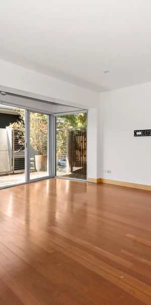 Upper Level 2 Bedrooms in Parkside! - Photo 1