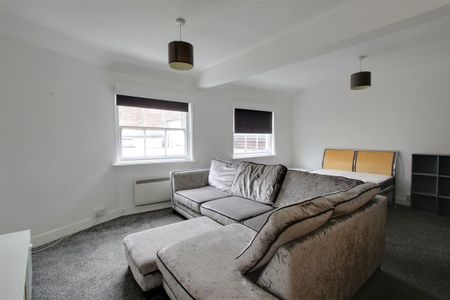 High Street, Kings Langley - Photo 3