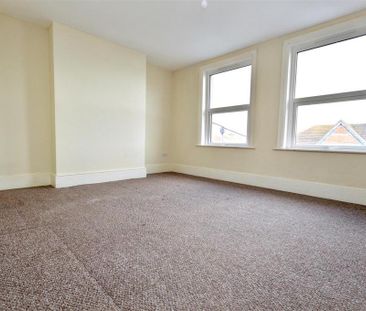 3 bedroom maisonette to rent - Photo 3