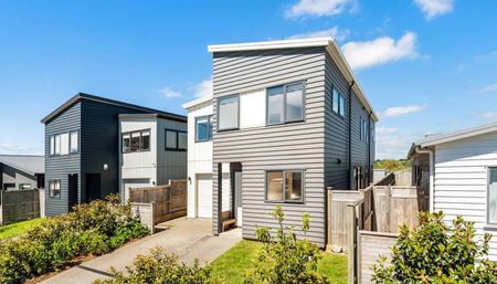 Dream Home In Karaka Lakeside - Photo 2