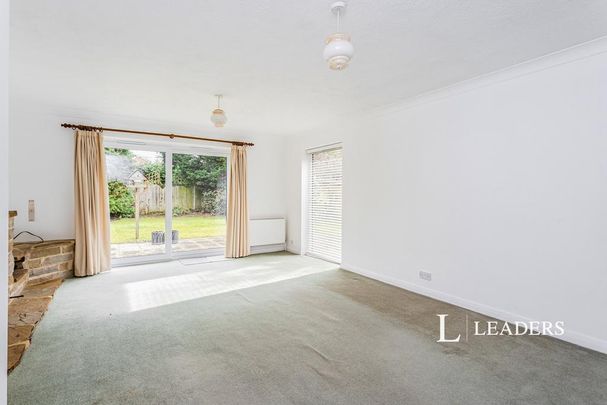 4 bedroom bungalow to rent - Photo 1