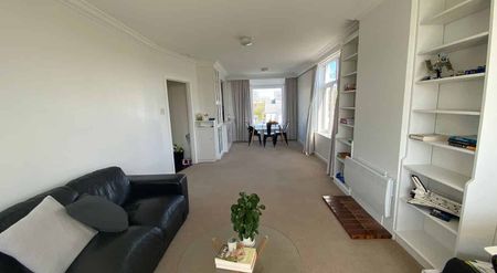 A beautiful, large, light apartment - Photo 3