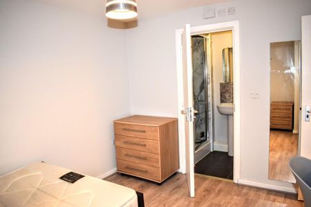 4 bedroom apartment to rent - Photo 5