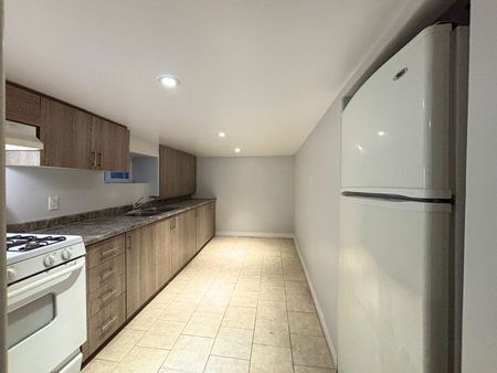 $1,199 / 1 br / 1 ba / 57 Burris st unit 3 - Photo 3