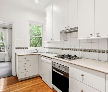TWO BEDROOM SECURITY APARTMENT IN PRIMARY LOCATION - Photo 6