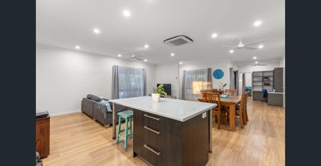 Looks, Location, luxury & Lifestyle! - Photo 5