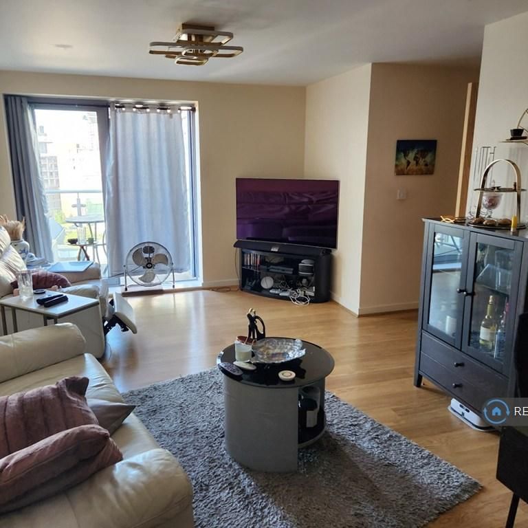 2 bedroom penthouse to rent - Photo 1