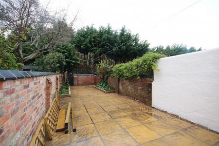 2 bedroom terraced house to rent - Photo 3