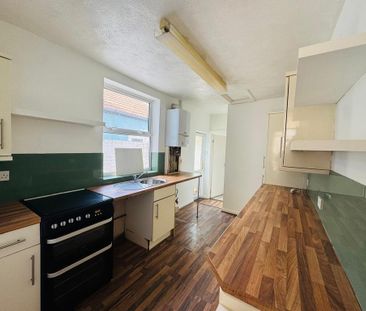 2 bedroom terraced house to rent - Photo 4