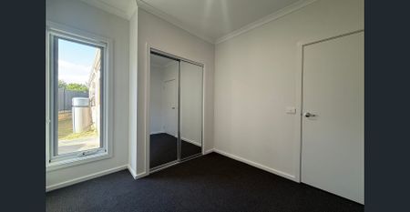 Spacious, Comfortable & Conveniently Located - Photo 3