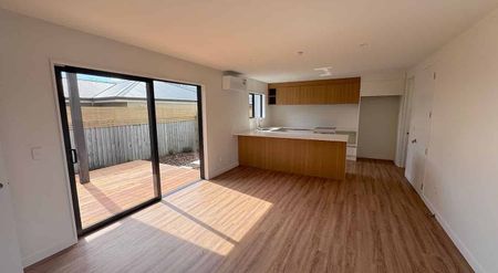 Brand new, ensuite in each bedroom. - Photo 2