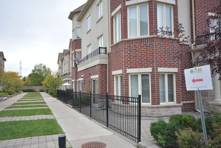 For Lease - 25 Coneflower Crescent Unit# Th 14, Toronto, Ontario - Photo 2