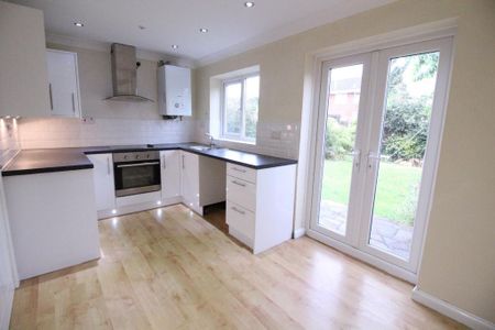 2 bedroom semi-detached house to rent - Photo 4