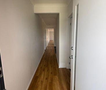 🏡 Stylish & Spacious 4-Bedroom Home at 21 Rivulet Road – 💰$550/Week - Photo 1