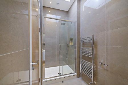 3 bedroom flat to rent - Photo 5