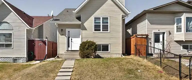 Main Floor for Rent – 3 Bed / 1.5 Bath in Falconridge (NE Calgary) | 228 Falmere Way Northeast, Calgary - Photo 1