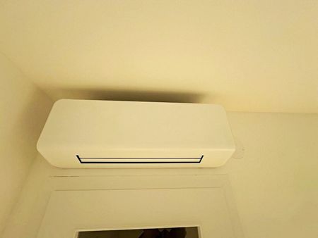 AUGARTEN-NÄHE, ERSTBEZUG, klimatisiertes 52 m2 Dachgeschoss, 2 Zimmer, Komplettküche, Duschbad, Parketten, Brigittenauer Lände - Photo 4