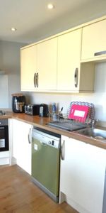 Lovely 2 bedroom flat share located on Blackheath, London, SE3 - Photo 3