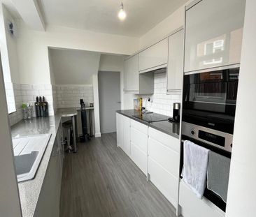 3 bedroom semi-detached house to rent - Photo 3