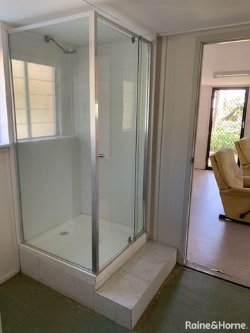 Spacious Family Home in a Quiet Cul-de-Sac! - Photo 2