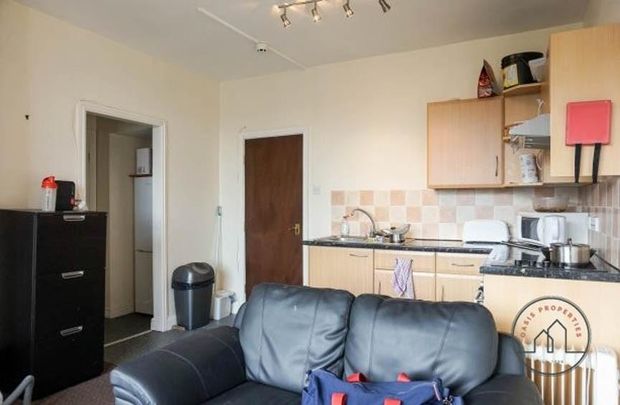 3 bedroom flat to rent - Photo 1