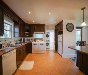 For Lease - 4046 Main Street, Niagara Falls, Ontario - Photo 1