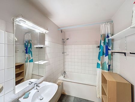 Appartement à louer - ÉPERNAY - Appartement 3 pièces avec balcon - Photo 5