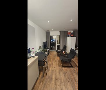 Studio Flat, Barking Wharf Square, IG11 - Photo 2